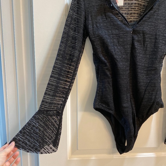 Gorgeous lace bodysuit Sz 8 - Picture 7 of 7